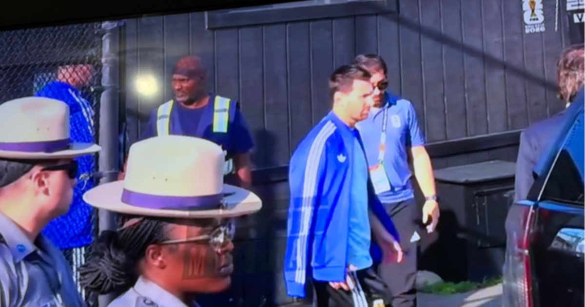 En helicóptero: así llegó Messi, Dibu Martínez y Scaloni a la conferencia de prensa previa a la final