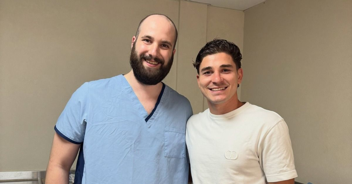 Del quirófano a una foto inolvidable: el médico sanjuanino que participó de la operación del papá de Julián Álvar