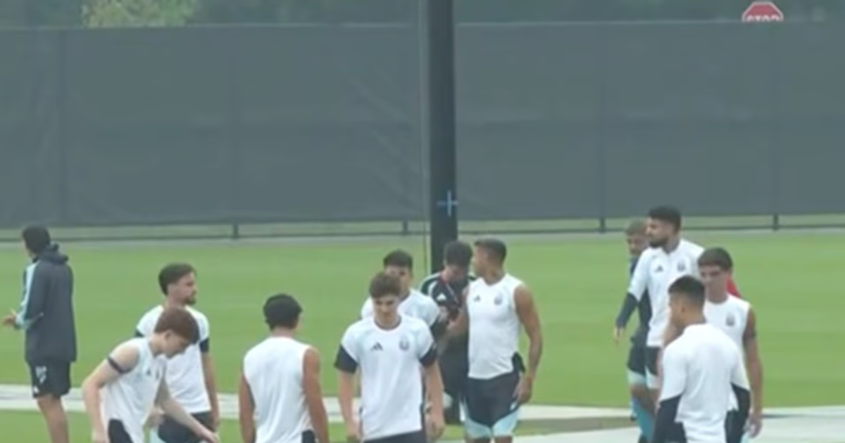 La Selección argentina entrenó bajo la lluvia y España suspendió por el mal tiempo