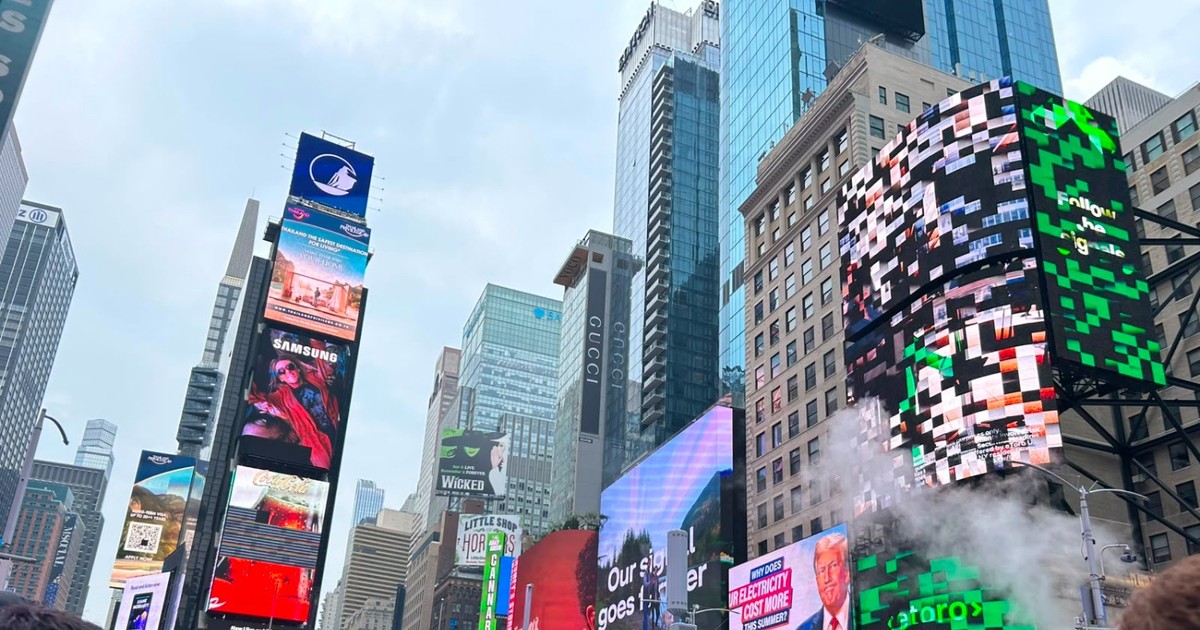 Times Square se tiñó de celeste y blanco: el impresionante banderazo argentino que hizo vibrar el corazón de Nueva York