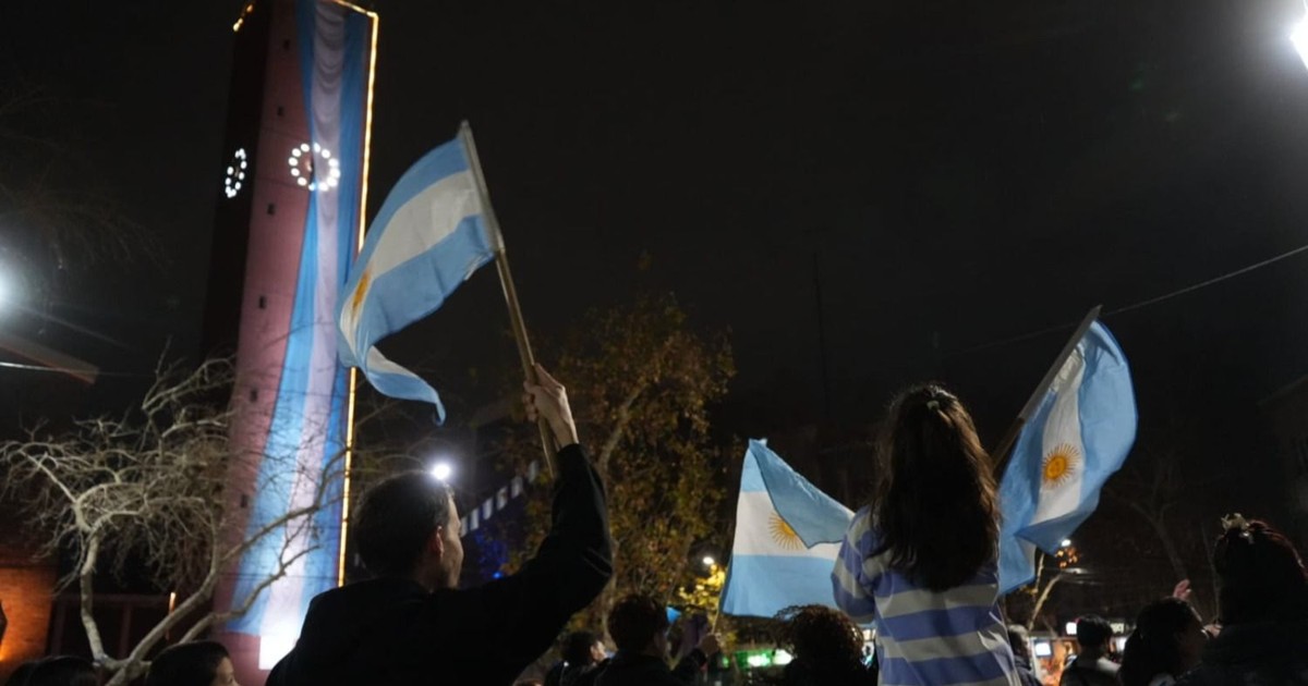 San Juan le agradeció a la Selección con cantitos y mucho color