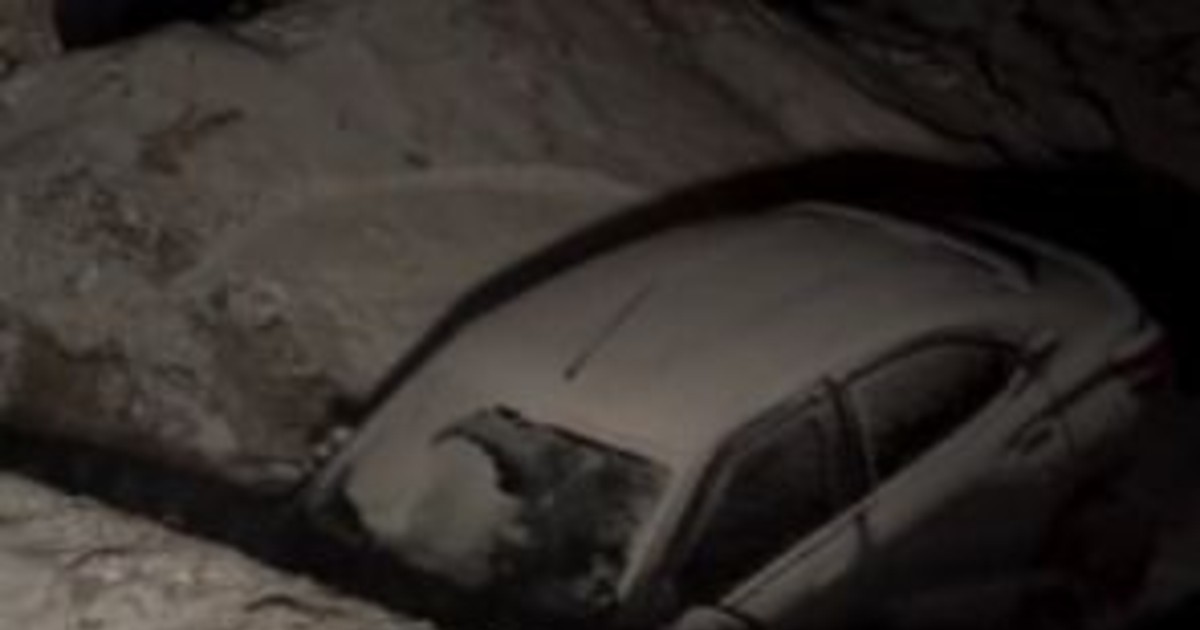 Video: tremenda caída de un auto en El Colorado y hay alerta por las nevadas en las rutas en San Juan