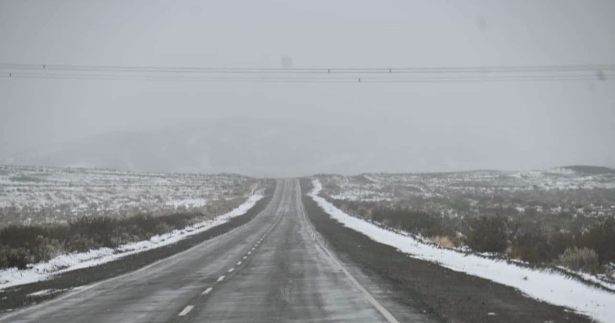 Iglesia y Calingasta bajo la nieve: evacúan a puesteros y hay problemas por cortes de luz