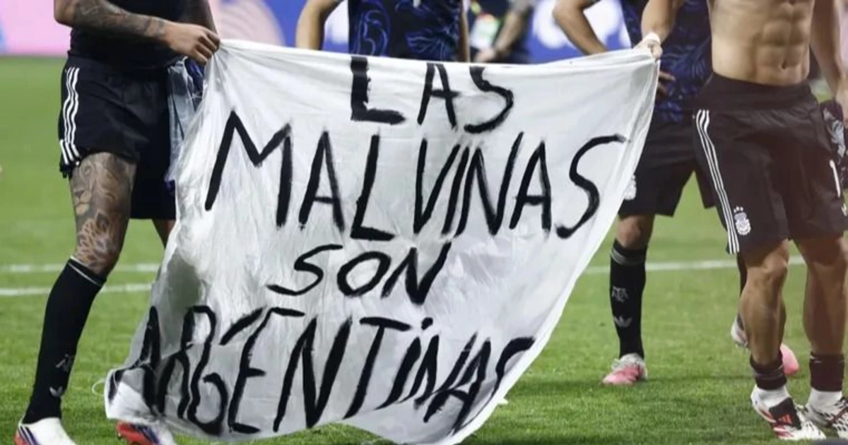 Villarruel respondió al agravio británico a la selección: "Lágrimas de ingleses...
