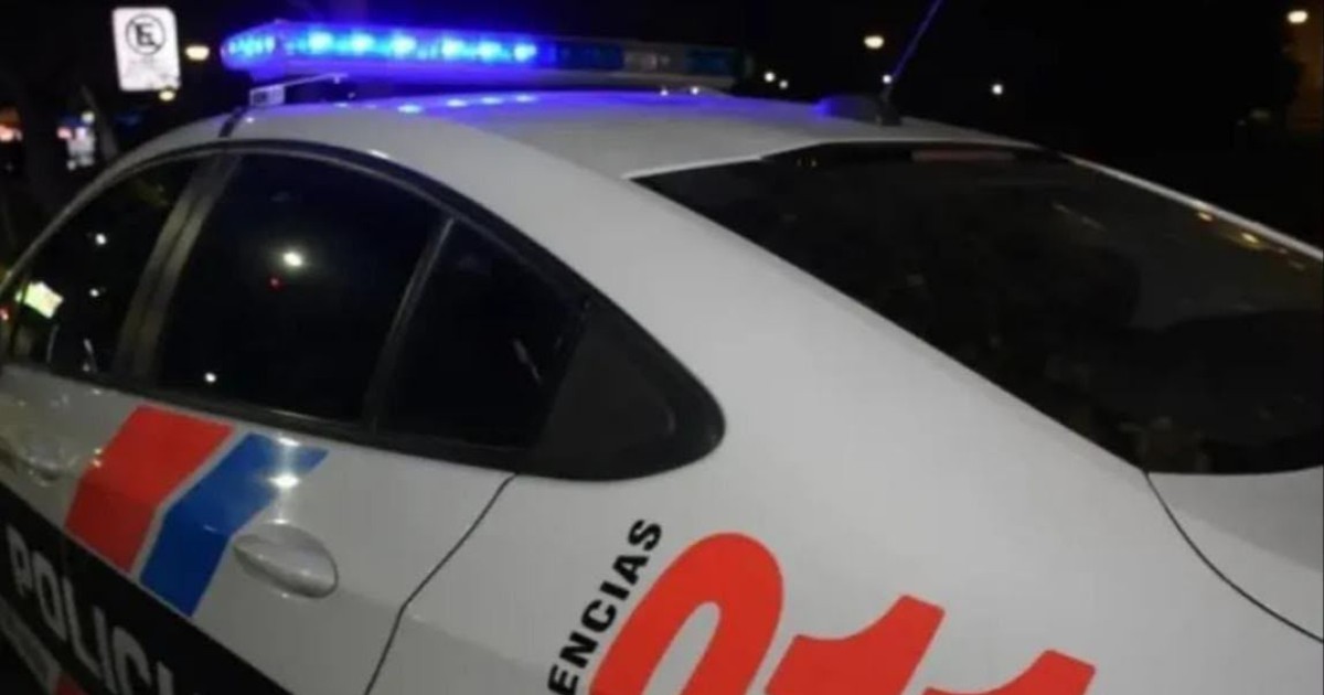 En Ruta 20: los pararon por ir sin luces y casco, los revisaron y les encontraron un arma cargada