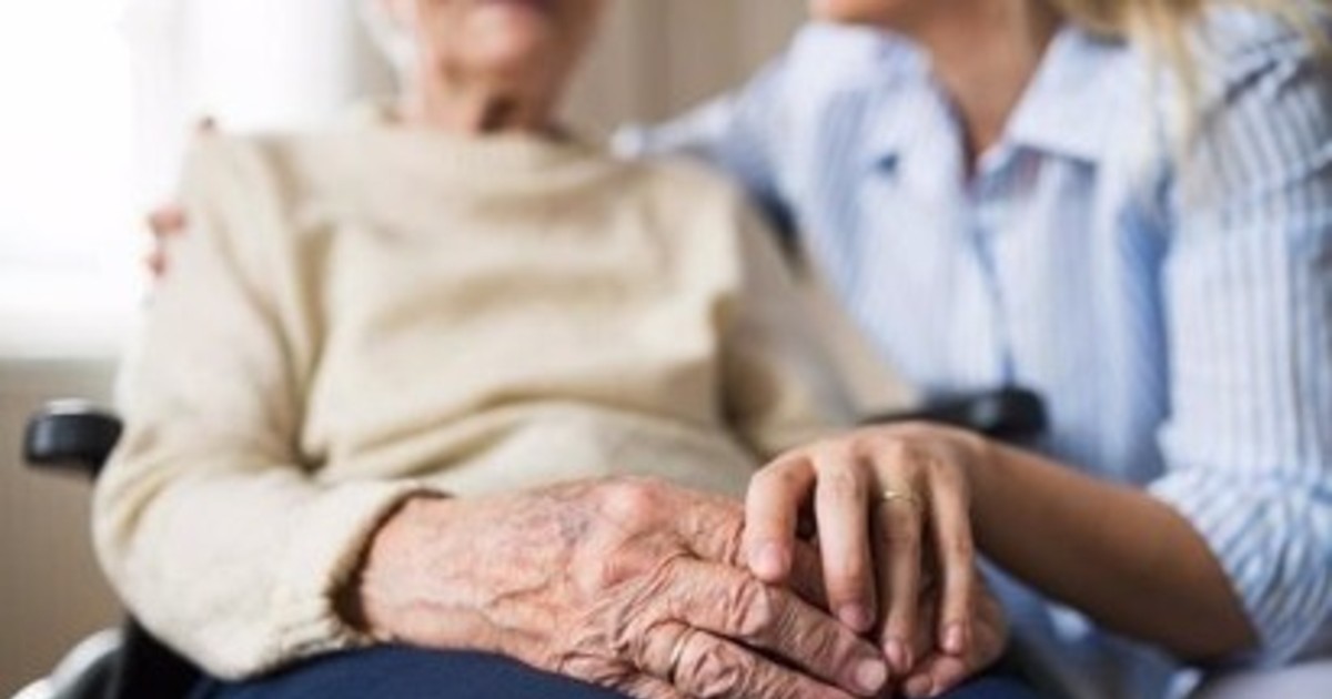 Abrazo al Cuidador, un ciclo de apoyo integral para quienes cuidan personas con enfermedades neurodegenerativas