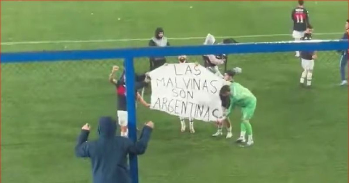El equipo que replicó a la Selección argentina con una bandera sobre las Islas Malvinas
