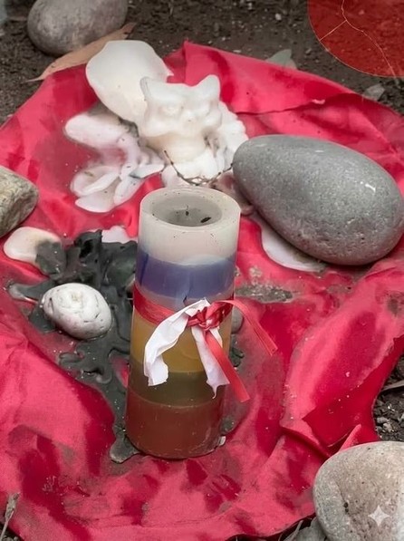 Encontraron un misterioso altar en El Pinar y muchos hablan de un ritual de brujería - Encontraron un misterioso altar en El Pinar y muchos hablan de un ritual de brujería
