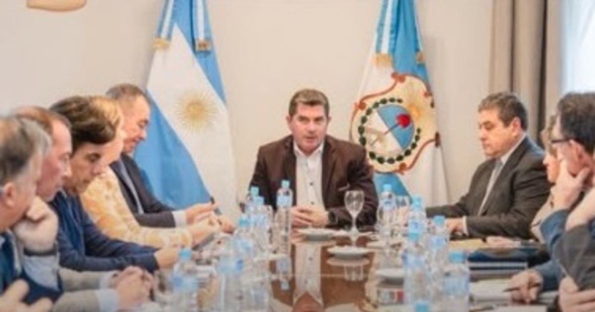 Orrego preparó el terreno con su equipo antes de la gira financiera por el exterior