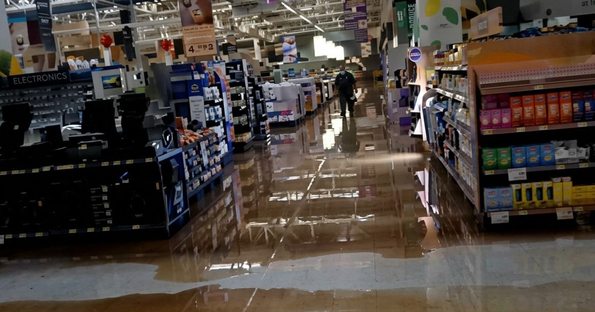 Preocupación por la situación en una sucursal de Jumbo en La Serena tras el temporal de lluvia