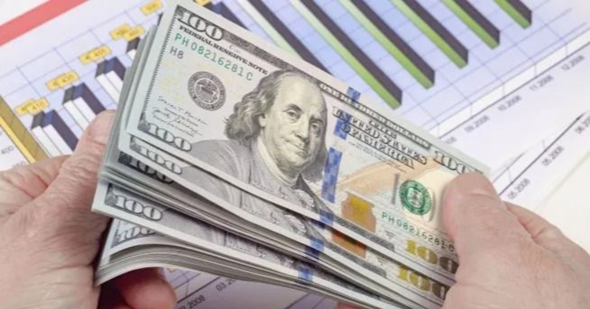 El dólar oficial cerró en un nuevo récord y registró su mayor suba semanal en más de un mes