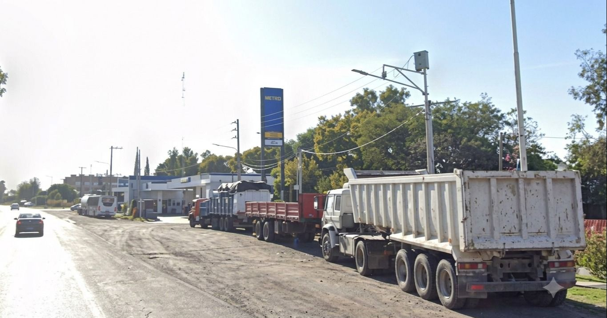 Un camionero entró al baño de una estación de servicio de Santa Lucía y le sustrajeron $2.500.000